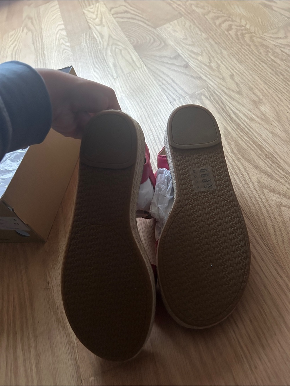 Micheal Kors New in Box Pink Platform Sandals - Picture 6 of 7
